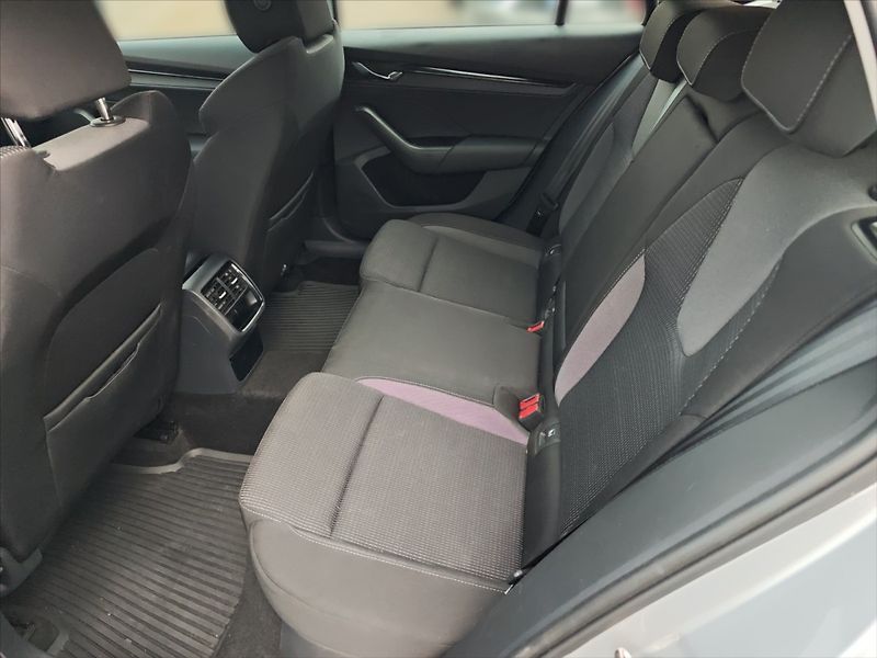 Škoda Octavia 2,0 TDI Ambition 4x4 DSG - fotka 7 z 11