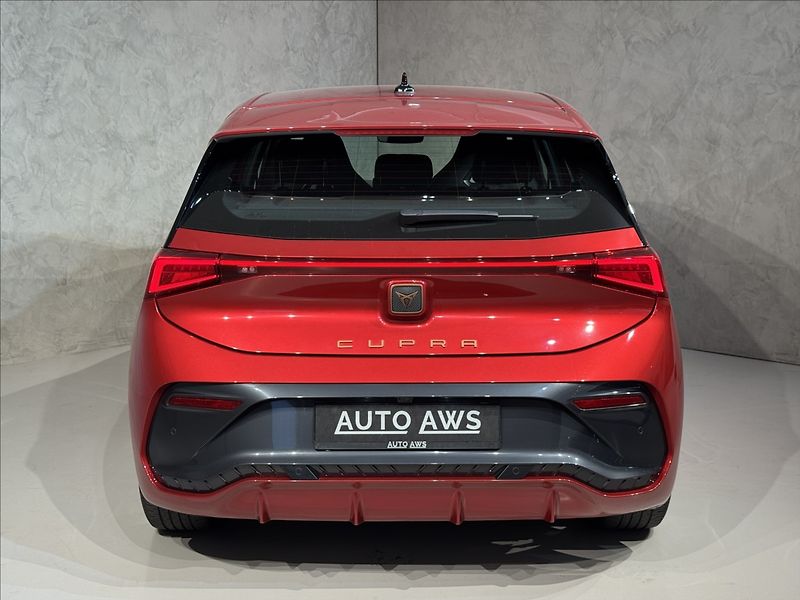 Cupra Born 150kW LED Kamera Tepelko - fotka 10 z 47