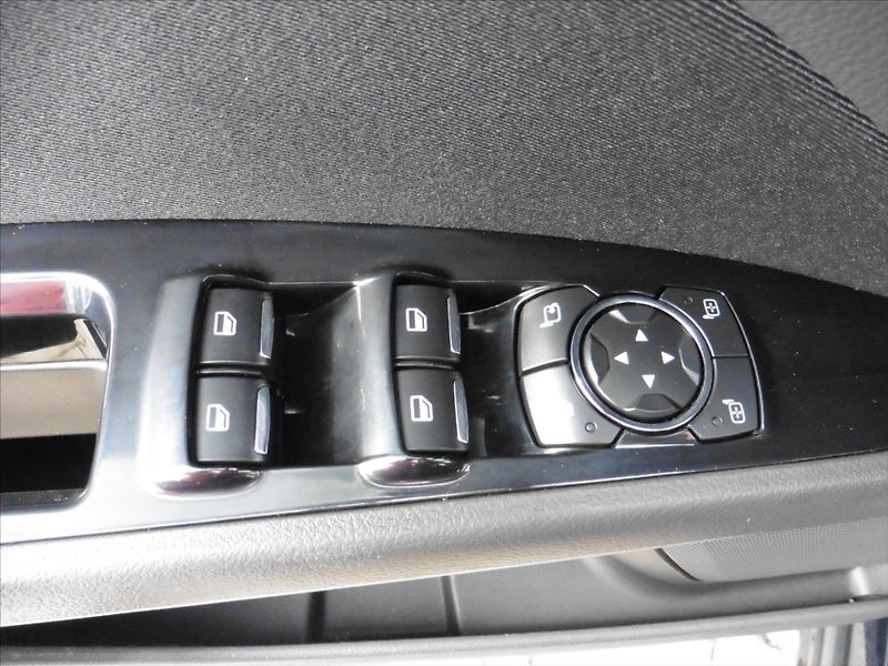 Ford Mondeo 2,0 TDCi Combi Titanium - fotka 9 z 16