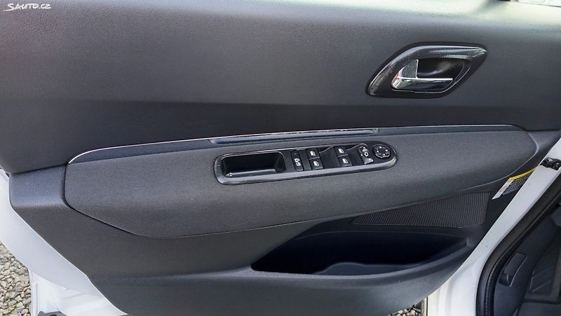 Peugeot 3008 (2012) - fotka 19 z 32