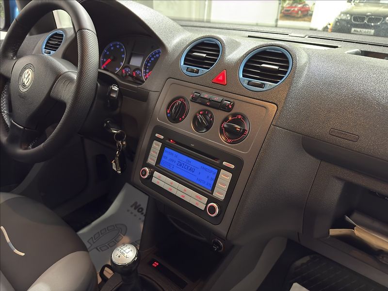 Volkswagen Caddy 1,4   i LIFE WEBASTO 7 MÍST - fotka 16 z 27