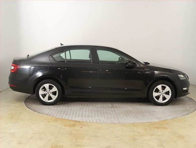 Škoda Octavia (2019) 1.5 TSI, Serv.kniha, Tempomat - fotka 6 z 21