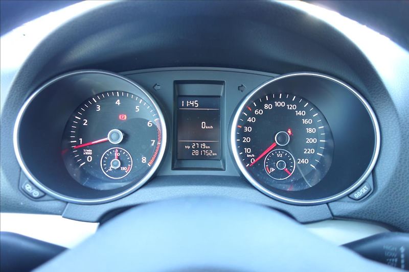 Volkswagen Golf 1,2 TSi 77KW, SERVISNÍ KNIHA. - fotka 34 z 48