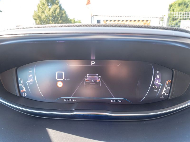 Peugeot 3008 (2021) ČR 1.2T 96KW LED – CEBIA - fotka 27 z 57