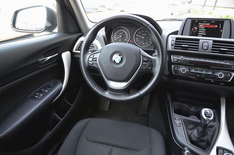 BMW Řada 1 (2016) 116i 80kW Facelift /AUT. KLIMA - fotka 17 z 33