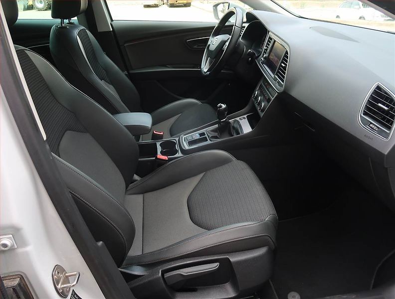 Seat Leon (2020) 1.5 TSI, Kůže, Navi, Tempomat - fotka 9 z 19