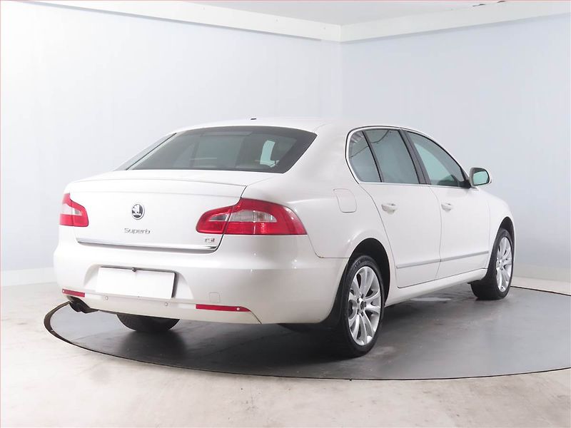 Škoda Superb (2012) Ambition Plus 1.8 TSI - fotka 5 z 14