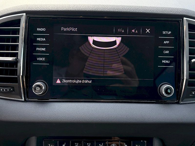 Škoda Karoq (2019) 1.6 TDI / 85kW / AMBITION - fotka 14 z 32