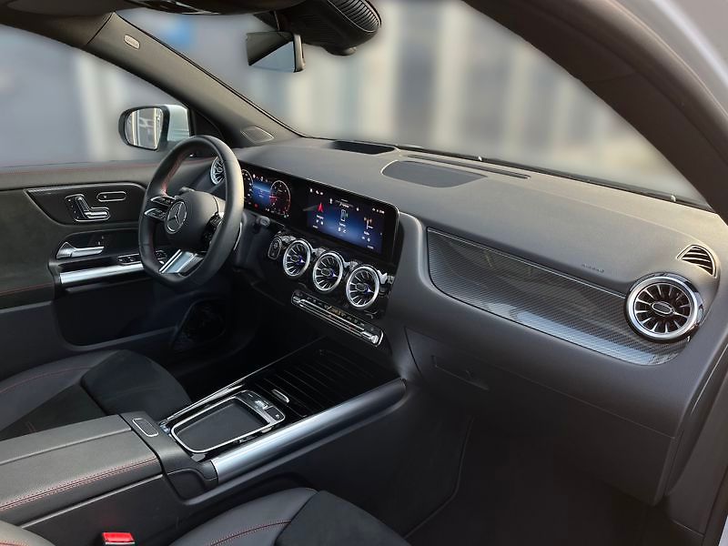 Mercedes-Benz GLA 220 d 4MATIC AMG Line - fotka 15 z 18