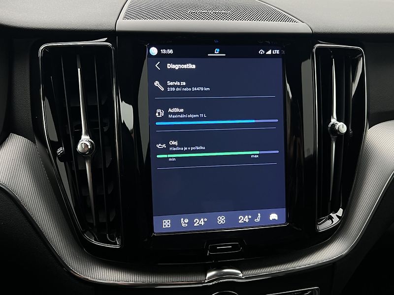 Volvo XC60 B4 AWD R-DESIGN AUT CZ - fotka 42 z 45