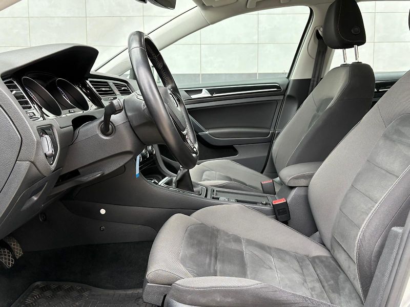 Volkswagen Golf Variant 1.4TGI 81 kW Highline ČR,1.MAJ - fotka 17 z 50