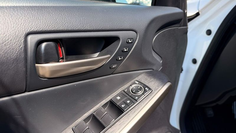 Lexus IS 300h 300H 2,5 F SPORT PLUS - fotka 10 z 26