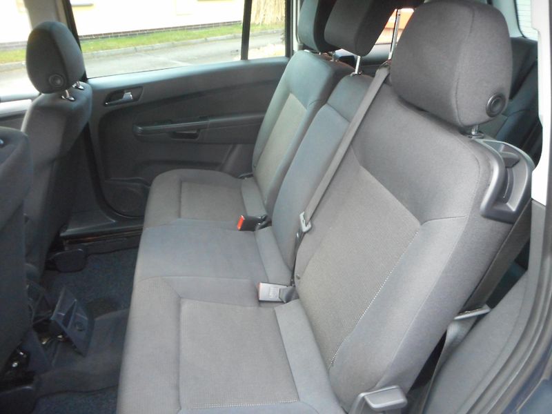 Opel Zafira (2012) 1,8-VYHŘ.SED.-TAŽNÉ-TEMPOMAT - fotka 7 z 20