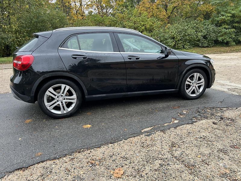 Mercedes-Benz GLA (2014) 200d 4Matic Urban-ODPOČET DPH - fotka 2 z 27