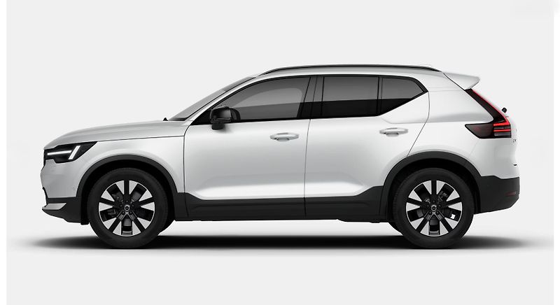 Volvo XC40 (2026) B3 PLUS AUT - fotka 2 z 13