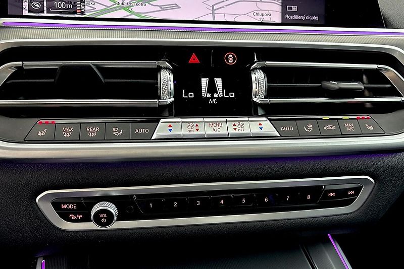 BMW X5 xDrive40i - fotka 17 z 27
