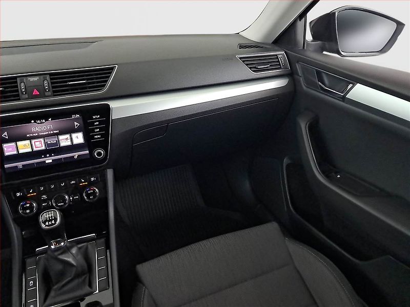 Škoda Superb (2018) Style 2.0 TDI, 4X4 - fotka 8 z 16