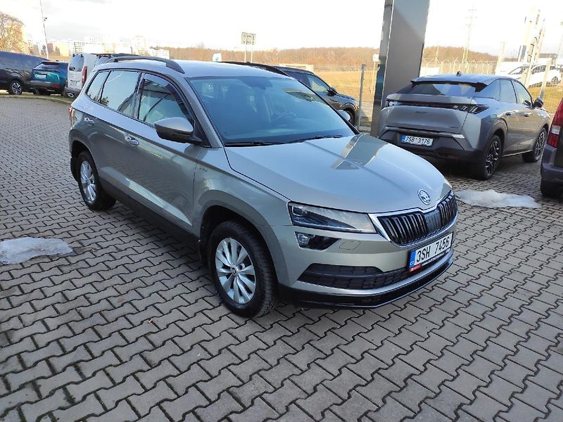 Škoda Karoq (2018) Ambition 1.0 TSI 96kW MAN6 TZ - fotka 8 z 30