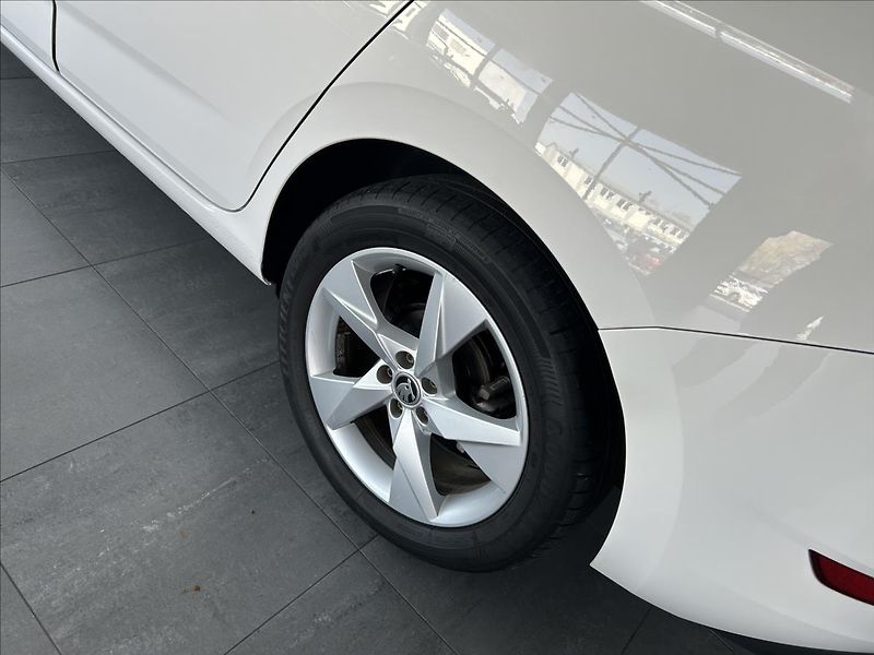 Škoda Scala 1,0   TSI 81kW,STYLE,ČR,TAŽNÉ - fotka 26 z 26