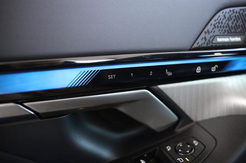 BMW Řada 5 550e xDrive Sedan - fotka 27 z 30