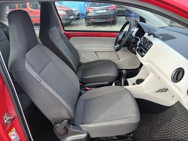 Volkswagen up! 1.0, 44 kW - fotka 27 z 33