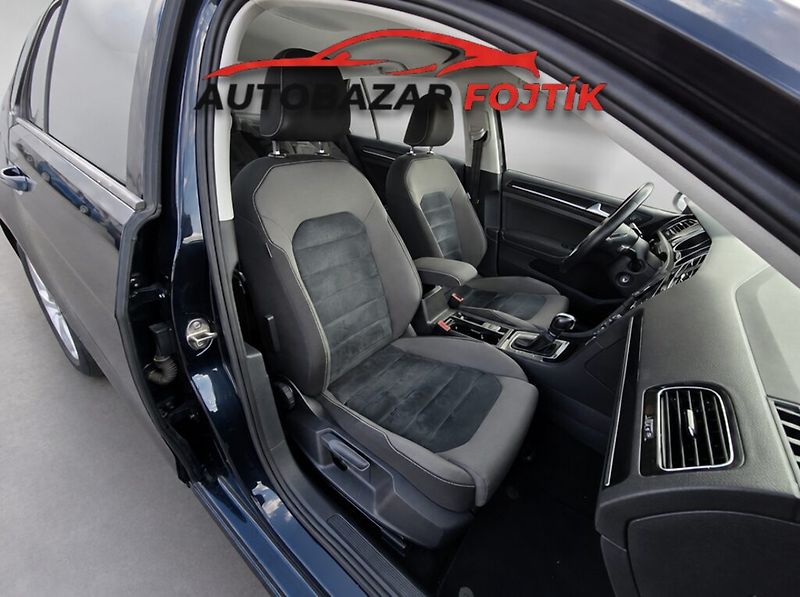 Volkswagen Golf (2015) 1.4 TGi Highline DSG - fotka 18 z 20