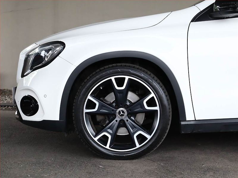 Mercedes-Benz GLA (2018) AMG line 220 4MATIC, 4X4 - fotka 13 z 22