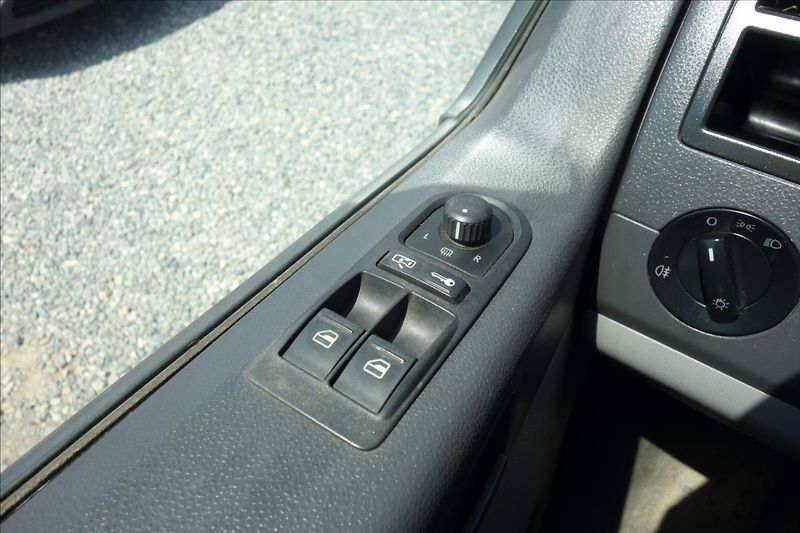 Volkswagen Transporter 2,5 TDi 96KW,ČR,8 MÍST,LONG. - fotka 24 z 30