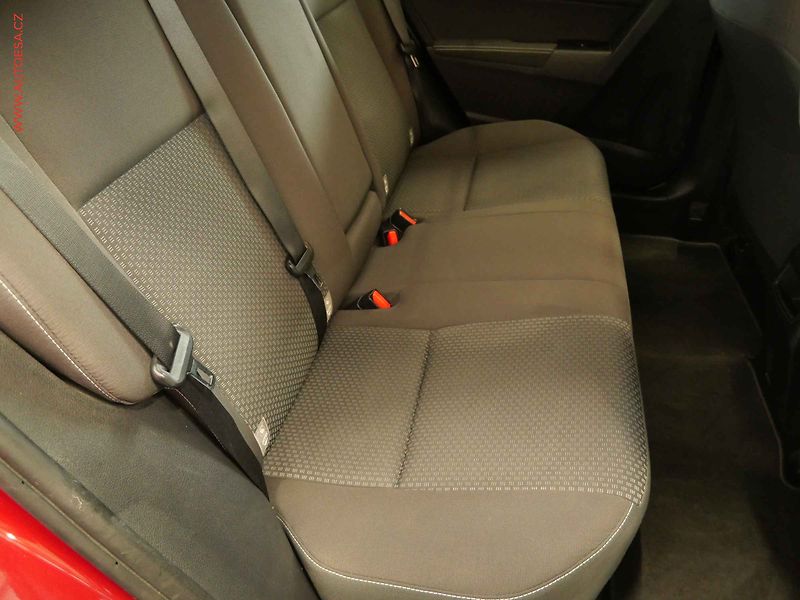 Toyota Corolla (2019) 1.6i, 1.maj,ČR, AC, park. - fotka 12 z 20