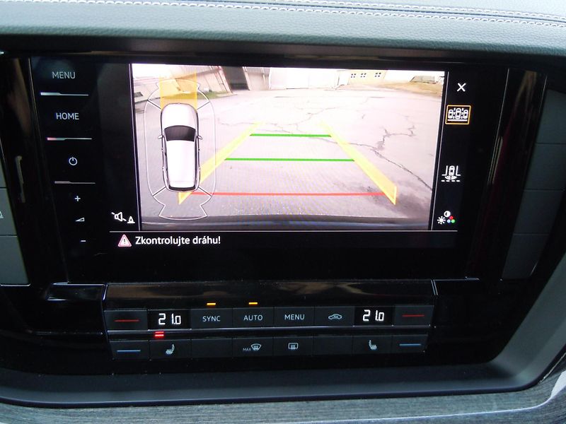 Volkswagen Touareg 3,0TDI VZDUCH KŮŽE HUD TAŽNÉ - fotka 17 z 40