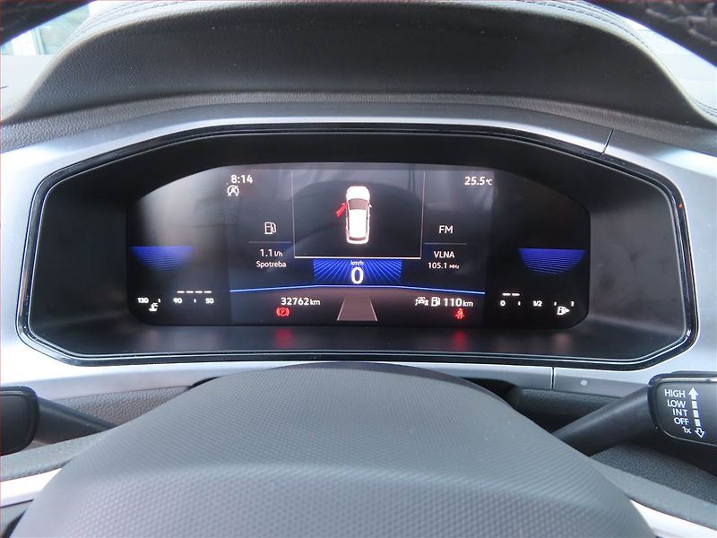 Volkswagen T-Roc (2022) 1.5 TSI - fotka 11 z 20