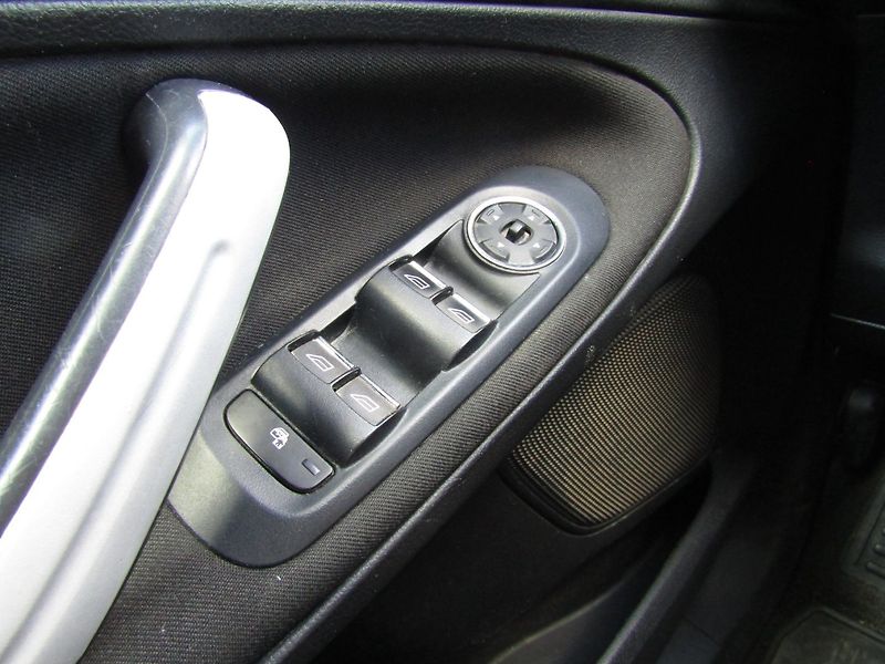 Ford Galaxy (2013) 1.6 TDCi  ZIMNÍ + LETNÍ PNEU - fotka 28 z 34