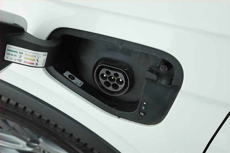 Volkswagen Tiguan (2022) R-Line 1.4 TSI eHybrid - fotka 19 z 20