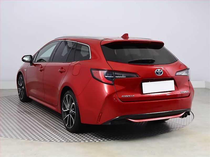 Toyota Corolla (2019) 2.0 Hybrid - fotka 4 z 21