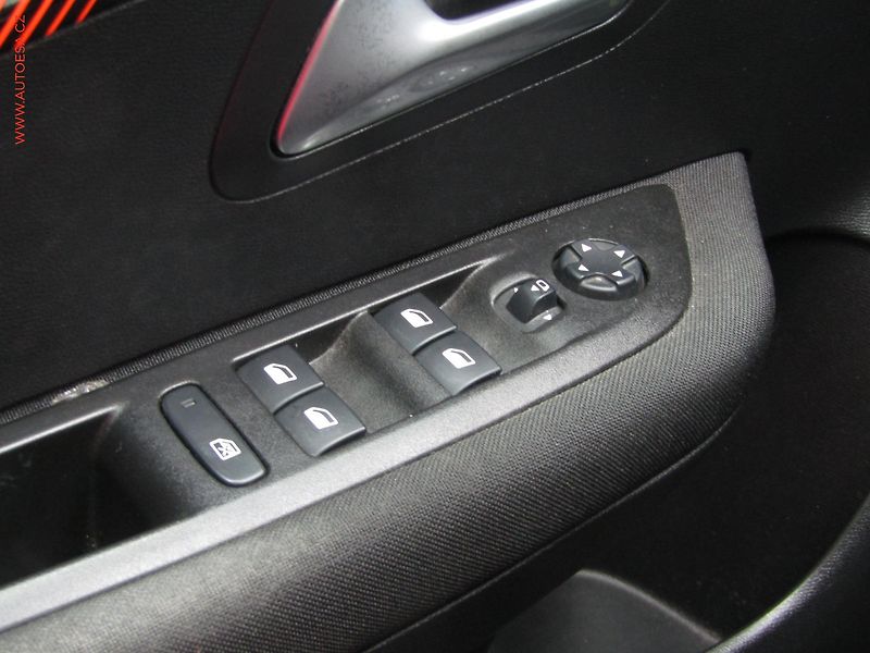 Peugeot 208 (2019) 1.2 T, 1.maj,ČR, Active - fotka 11 z 19