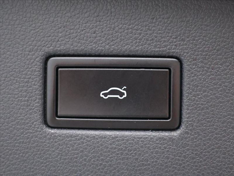 Volkswagen Tiguan 1,4 TSI 110kW DSG Serv.kniha - fotka 9 z 26
