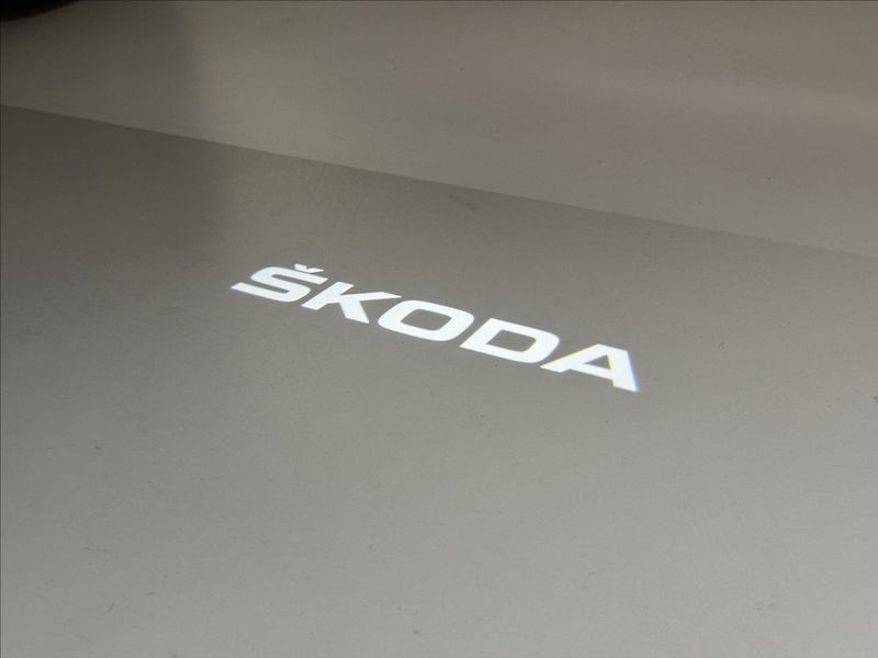 Škoda Karoq 2,0 TDi  DSG 4x4 Style Virtual - fotka 44 z 45