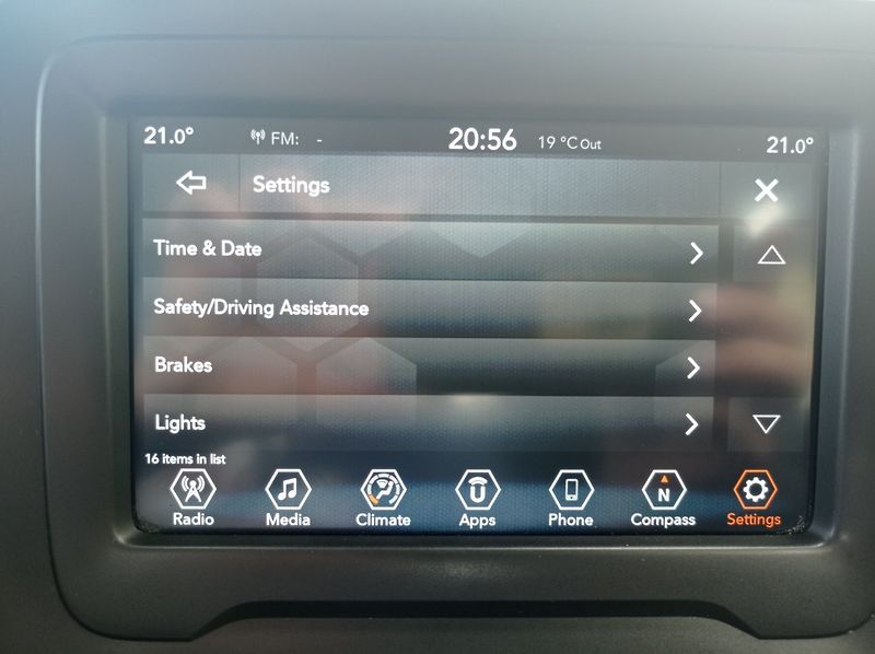 Jeep Renegade 2.0 JTD-MJET 4x4/1Maj/DigKlima - fotka 34 z 44