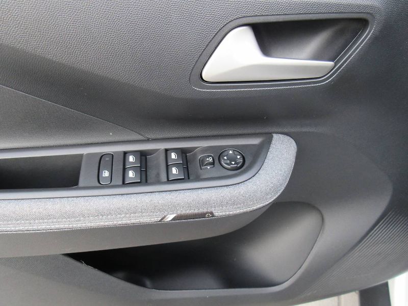 Opel Frontera GS Hybrid 1.2 TURBO (107kW/145 - fotka 22 z 23