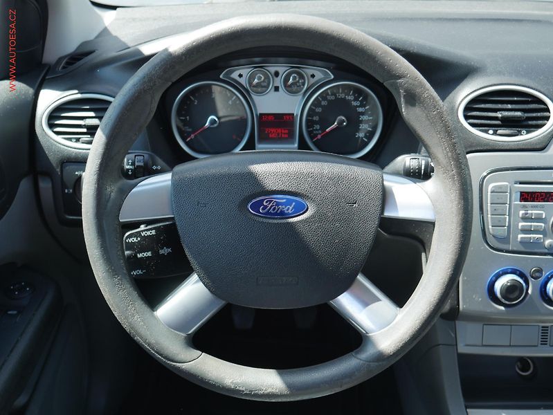 Ford Focus (2008) 1.6 TDCi, ČR, AC - fotka 11 z 16