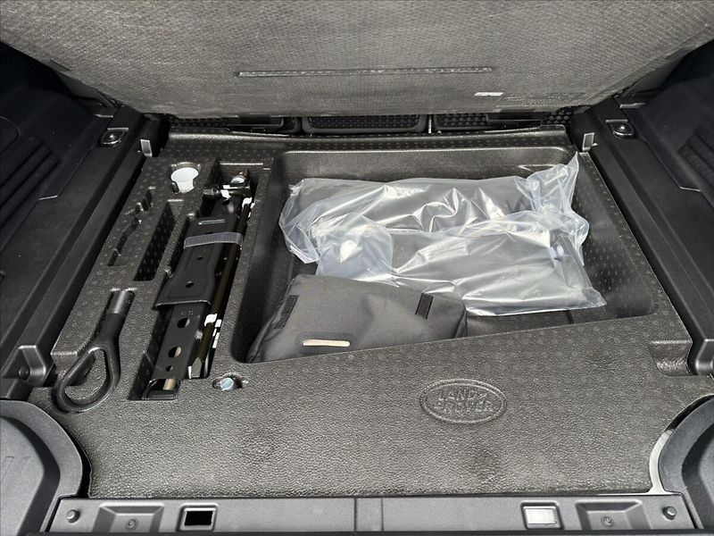 Land Rover Defender (2026) 3,0 110 S D200 - fotka 28 z 29