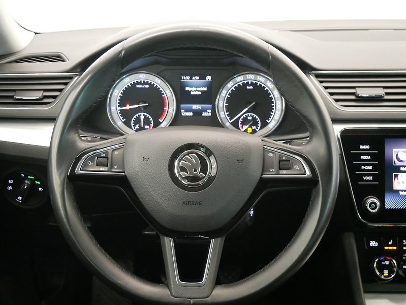 Škoda Superb - fotka 18 z 25