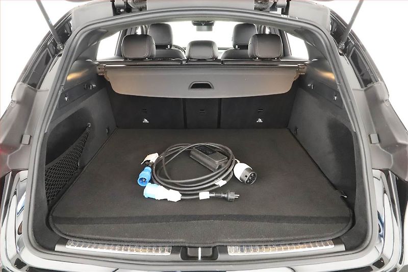 Mercedes-Benz EQC (2020) 400 4MATIC, SoH 95% - fotka 17 z 21