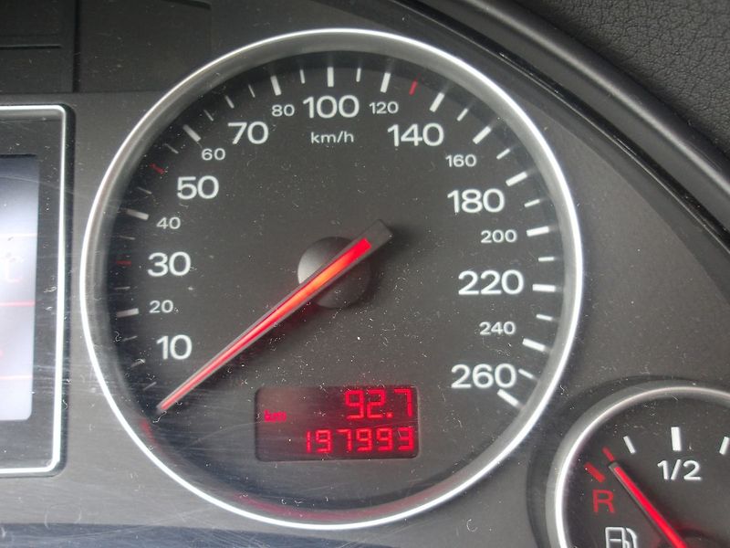 Audi A4 1,8i 110kW NOVÁ SPOJKA ! - fotka 22 z 26