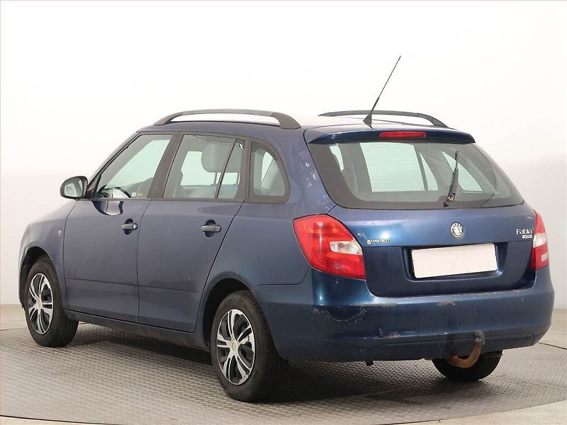 Škoda Fabia (2008) 1.2 12V, Tažné, zamluveno - fotka 4 z 14