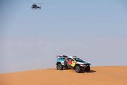 Účastníci Rallye Dakar zdolávají obrovské duny