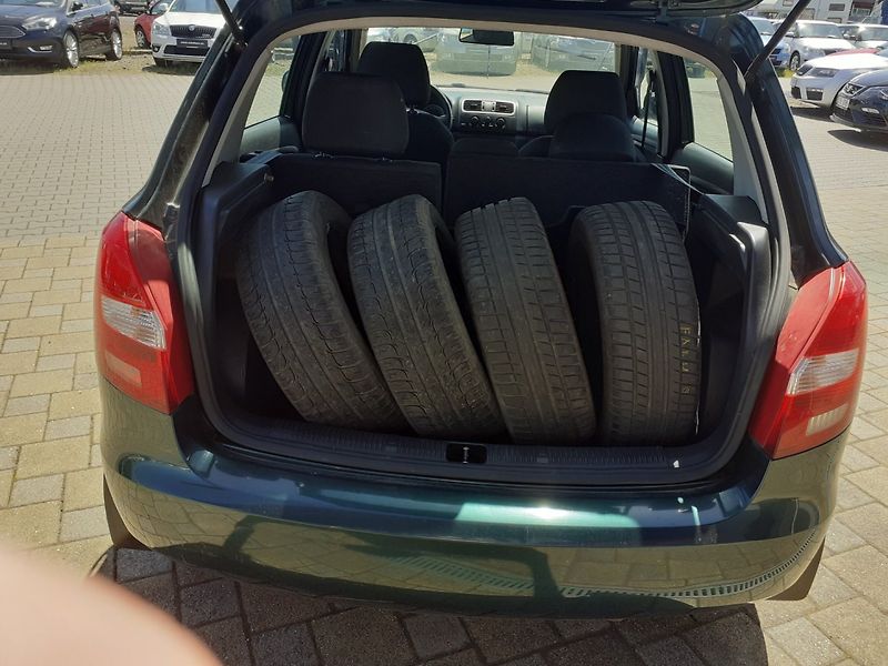 Škoda Fabia (2008) II 1.4  MPi 63 kW - fotka 15 z 32