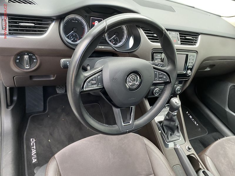 Škoda Octavia (2016) 1.8TSi, ČR, L&K, xenon, navi - fotka 13 z 17