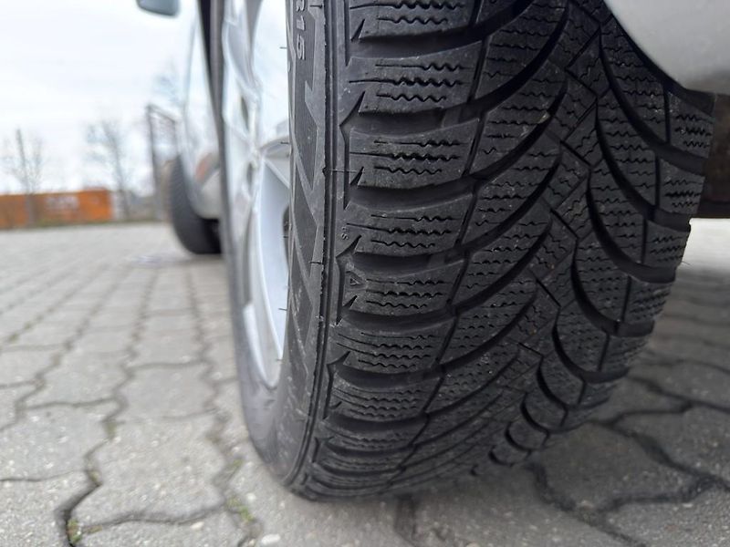 Škoda Fabia 1.2 TSI 63 kW navigace - fotka 19 z 19