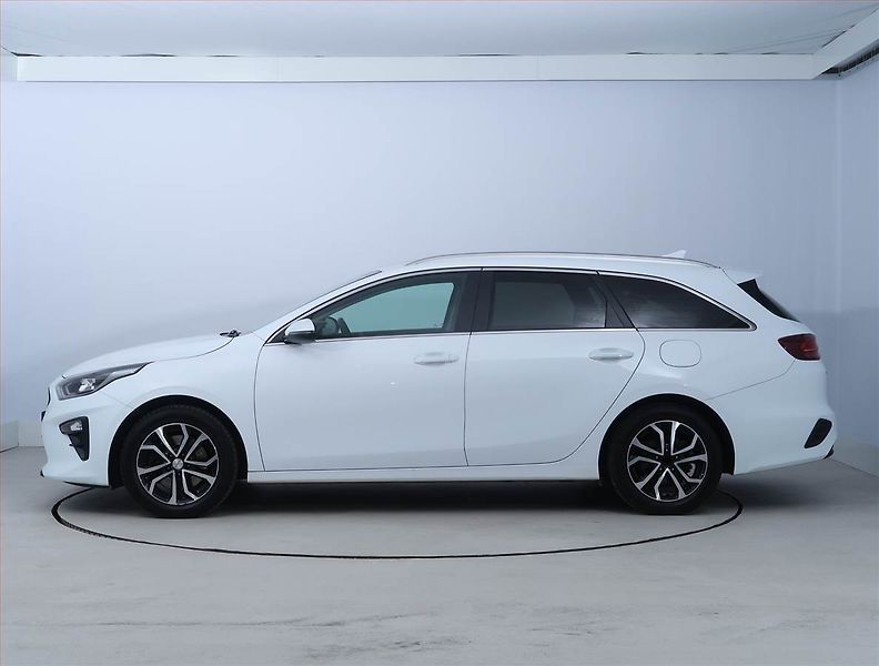Kia Ceed (2021) Top 1.5 T-GDI, Serv.kniha - fotka 3 z 19